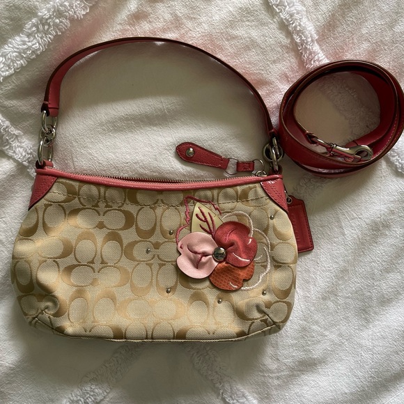 Coach Handbags - Vintage coach shoulder bag